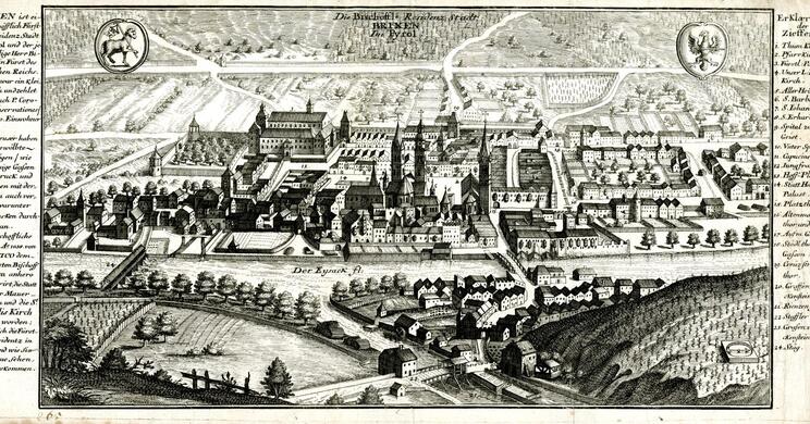 Historisches Bild von Brixen mit Stadtansicht, Fluss, Brücke und umliegender Landschaft.